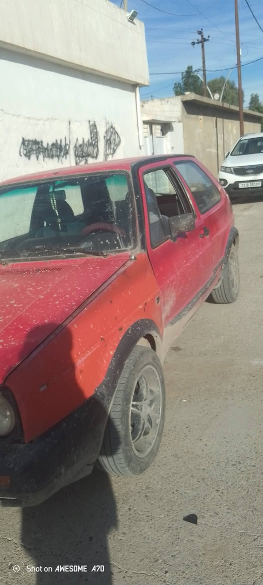 السلام عليكم كولف للبيع موديل 1987رقم نينوى دولي شرط التحويل سيارة كامله ماينقصه أي شي سعر 22وبيها ***********
