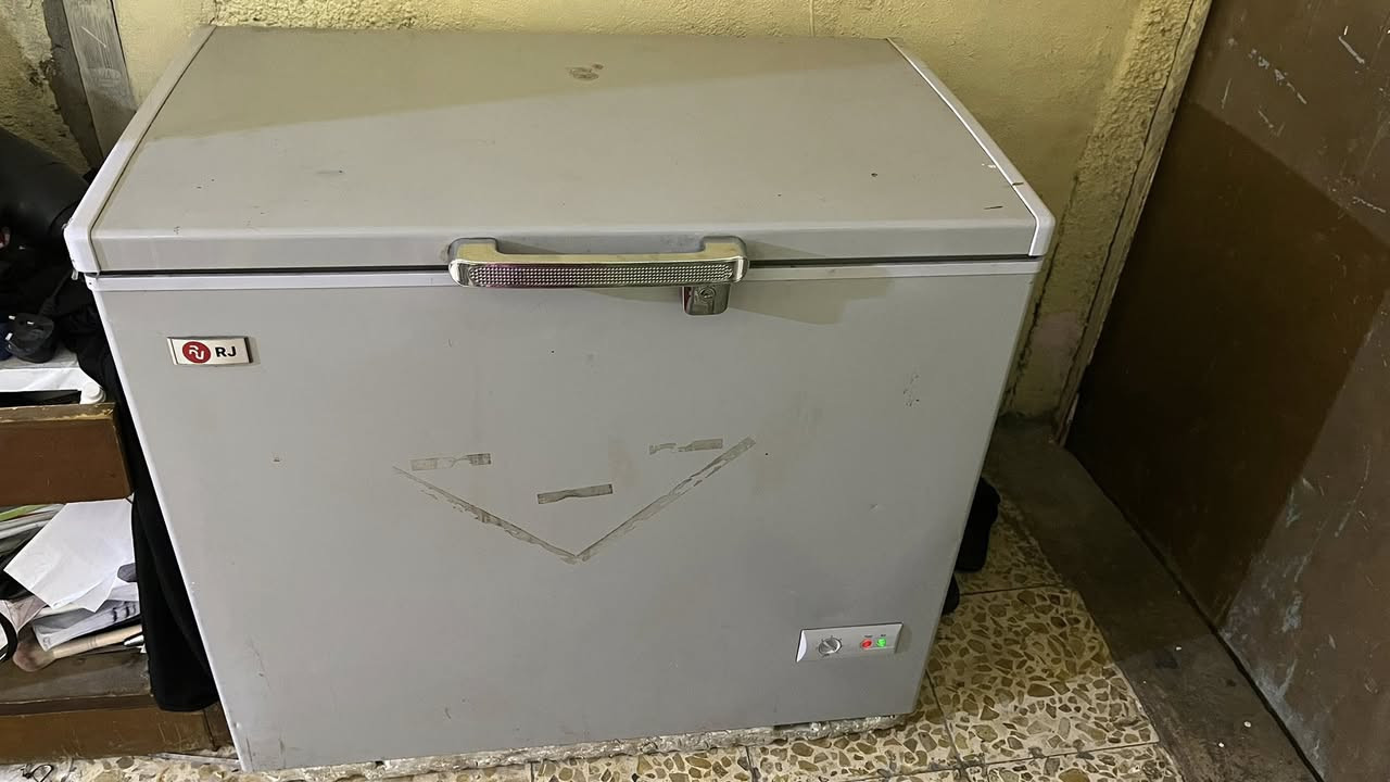 مجمده شركة RJ حجمها ١٠  قدم استخدام ٣-٤ اشهر نضيفه وداخلها جداً نظيف وتجمد بسرعه وتبرد ايضاً سعرها ١٥٠ قفله مكاني بغداد أورفلي شراي راسل غيره تنهمل الرساله


**إذا كنت صاحب هذا الإعلان وتريد حذفه لأي سبب، رجاءا أرسل رسالة إلى الدعم الفني**