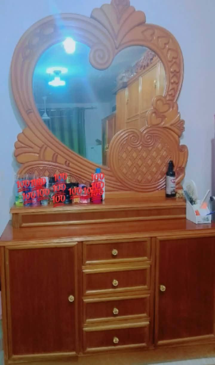 السلام عليكم 
للبيع غرفة نوم خشب عراقي بيها اضرار بسيطة مثل ما موضح بالصور 
السعر 800 الف وبيها مجال بسيط 
المكان كربلاء 
الشراي يتفضل خاص


**إذا كنت صاحب هذا الإعلان وتريد حذفه لأي سبب، رجاءا أرسل رسالة إلى الدعم الفني**