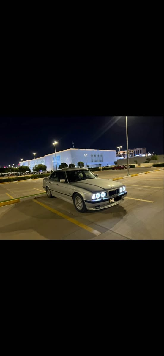 Bmw موديل ٩١ مكينه ٥٢٥ بيلاد توماتيك بي دةحم و بي ليدران نمونه لة جواني ١٠٠ دولار غرامه ي له سه ره دواي معامه له وه ري دةگريةوة سعري ٧٣  كةمةك مةجال *********** أربيل, العراق
