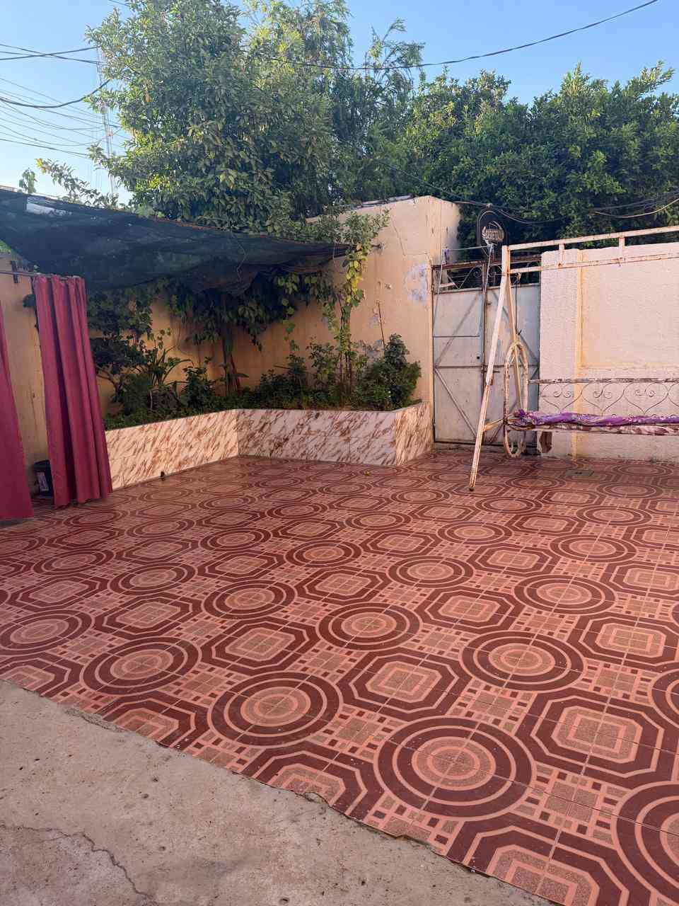 على بركه الله بيت للبيع
مساحه 250متر طابو ملك صرف طابقين بناء مو حديث بس مرتب  العنوان الجمعيه الثانيه الشراي فقط يتصل بدون احراج***********
