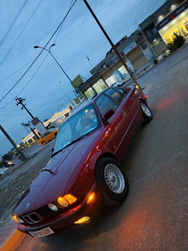 السلام عليكم للبيع بي ام دبليو موديل 1991 محرك 525iA بلادي اوتوماتيك سنويه جديد مشروع وطني الدولي 2030 شرط تحويل وكاله دفتر بنزين موجود سياره على بلاد دوسات بلادي لايتات بلادي لايت زينون فول سلايت  يشتغل اربع جام كهرباء كشنات جلد رصاصي سياره قبل اسبوع انصبغ جديد بدون ضربه سياره احلى من الصوره صدر امامي خلفي دبلات كل الجديد سياره قاعده سعر 75 بيها مجال للطيبين شراي استفسار على رقم *********** كركوك, العراق
