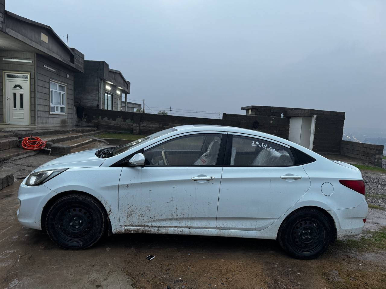 بەناوی خوای گەورە و مهرەبان 

هوندا ئەکسێنت 2014 سەیارەکی زۆر جوان و پاک
سەیارەکە زۆر جوان و خاوێن ماوەتەوە 
تەنها دوو پارچەی بویاغە بونیت و چەمەلغ بێ ناو گرتن 
هەموو گیانی بە شەرت گێر و مەکینە و دار و بەرد بە شەرت 
چوار تایە و ویلی تازەی لە سەرە 
فول فول مواسەفاتە سلایدە 
ناوەکەی زۆر خاوێن ماوەتەوە تەنها سوکانی یەک توز کال بووتەوە 
سەیارەکە بەس ماشاء الله دەوێ هیچ مەسروفی نیە 
سعر 106 وەرەقە و مەجالێکی برایانە 
شوێنمان خەبات 
رەقەم تەلەفون 
***********
                                                                *********** أربيل, العراق
