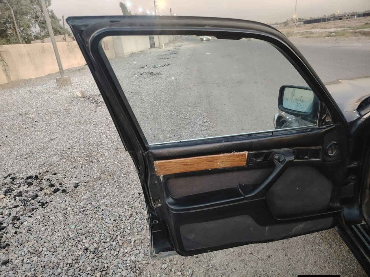سلام عليكم بيئم حجم 735مفتوح موديل90 بغداد مشروع وطني سنوية لغاية28هاتف*********** سعر 40$‬‏كير اوتوماتيك محرك وكير مكفولات دواخل نضيفة كهربائيات كله شغالة ويل خلية تخم تايرات جدد سيارة  لاضربة ولاتبديل ولاخياس حدادية امامي خلفي جديد مكاني بغداد موجود واتساب
