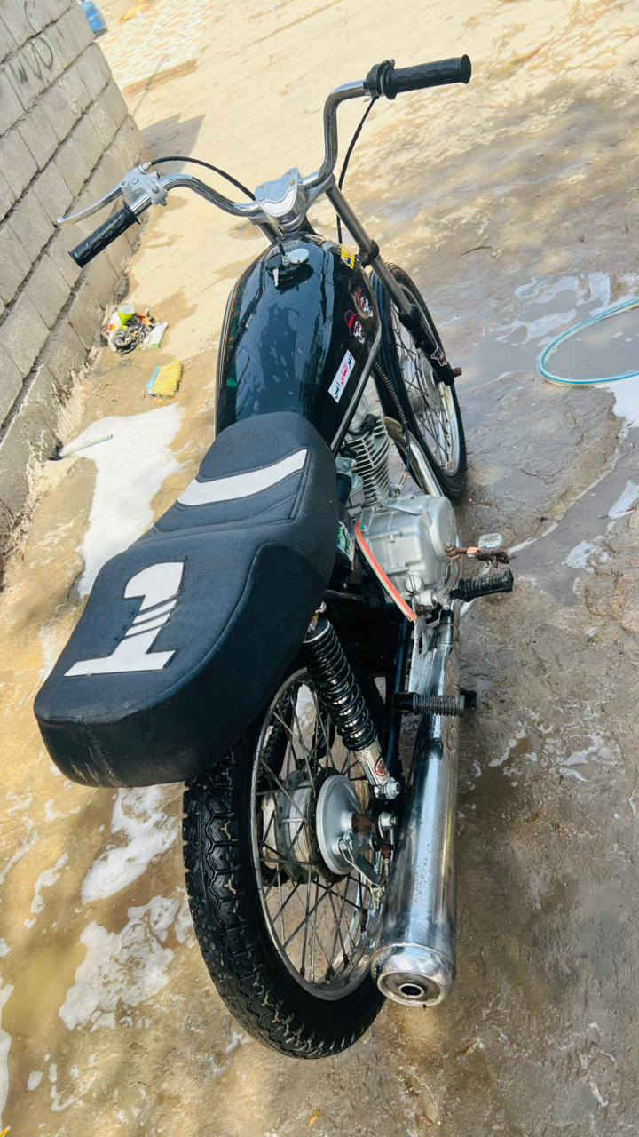 سلام عليكم شباب دراجه ادوات نامه شلامجه حلوه ونضيفه كلشي جديد السعر 425وبيها مجال البصره خمسميل ***********
