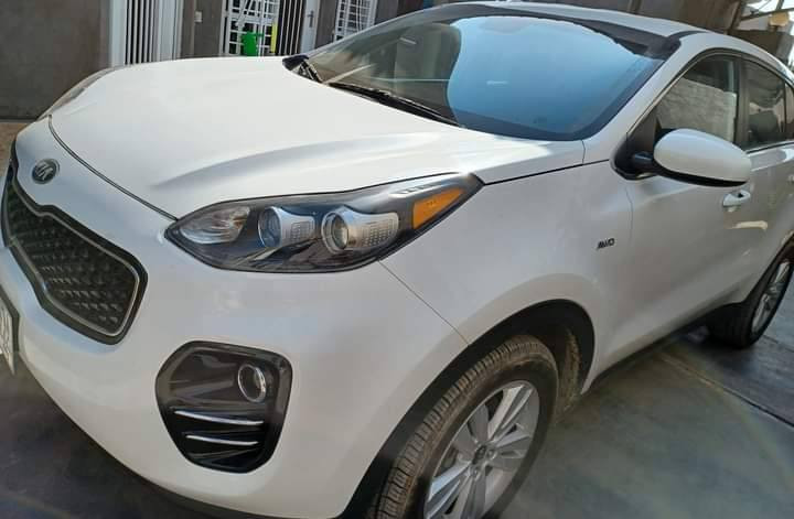 للبيع.. للبيع سبورتاج ٢٠١٨ امريكي.. 
بجم كبس.
بدون ايرباك.. بدون معجون..او صبغ
ضرر فقط..
(( جامرلغ خلفي يمين ومعدل باررد ومكحل))..

السياره بحاله ممتازة...وبدون أي نقص..
السعر (١٧٥)
للإستفسار..مع الرقم
***********
