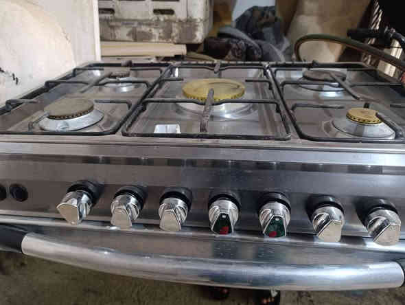 كونتر وطباخ نضيف اخو الجديد للبيع عنواني كركوك اشتري وابيع اي حاجة منزلية اتصل***********
