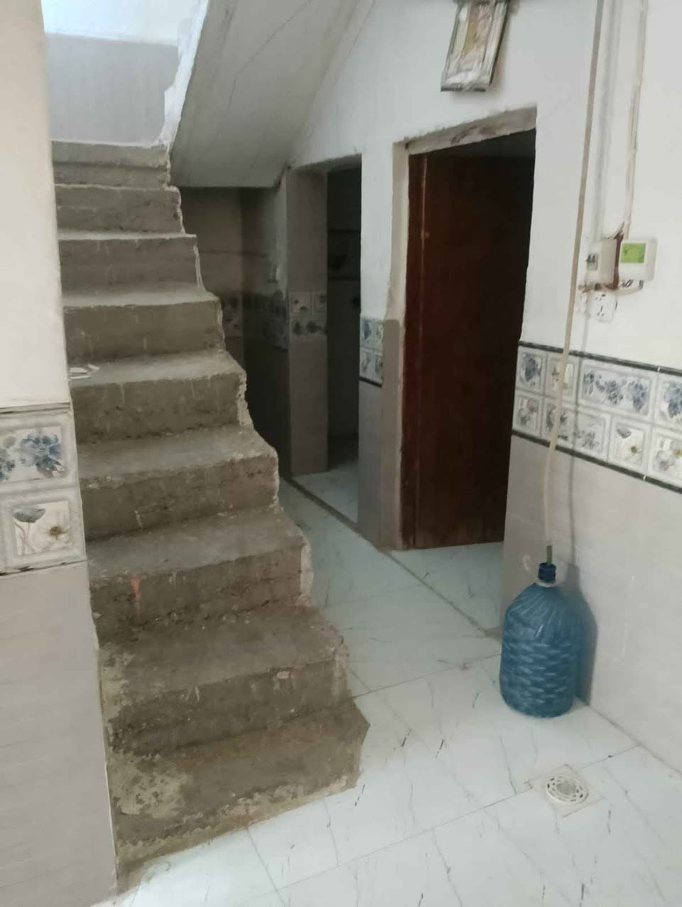 دار للبيع  70 طابقين متر حي العباس الفرع الثالث قرب مولده صدام كافه الخدمات التفاصيل كافه الخدمات /السعر والتفاصيل علخاص او اتصل على رقم  *********** كربلاء, العراق
