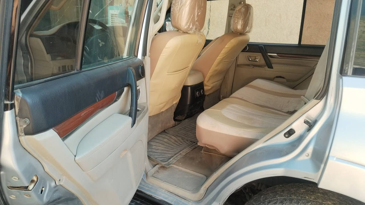 السلام عليكم ورحمة الله باجيرو 2008 حبتور للبيع فول مواصفات بيها قطعه وحده الجاملغ الايمن تبريد ٣قطع تبريد ثلج حداديه جديده مكينه وكير خير من الله كهربايات كله شغاله السعر 100 ومواصفات الحبتور معروفه مايحتاج شرح وهذا رقمي مامتواجد على الفيس ***********
