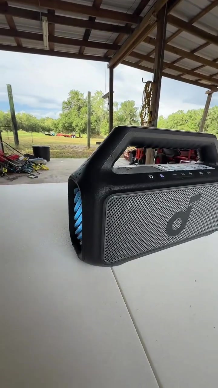 🔥 Soundcore Boom 2 (Open Box) 🔥

قطعة وحدة فقط وبحالة ممتازة.
بسعر 130 الف فقط.
جاي تنباع بسعر بحوالي 250الف 

✅ قدرة صوت 60 واط (تصل إلى 80 واط مع BassUp™)
✅ باس قوي وعميق
✅ بطارية تدوم حتى 24 ساعة
✅ مقاومة للماء IPX7 ضد الماء كليا تطفو عل ماء
✅ بلوتوث 5.3
✅ يدعم ربط أكثر من سماعة مع PartyCast 2.0
✅ شحن سريع ومنفذ USB-C
✅ يعمل كباور بانك لشحن الهاتف
سماعه مشهورة اب ادائهه العالمي  ابحث عن اسمه وشوف.
للتواصل واتساب ***********.

