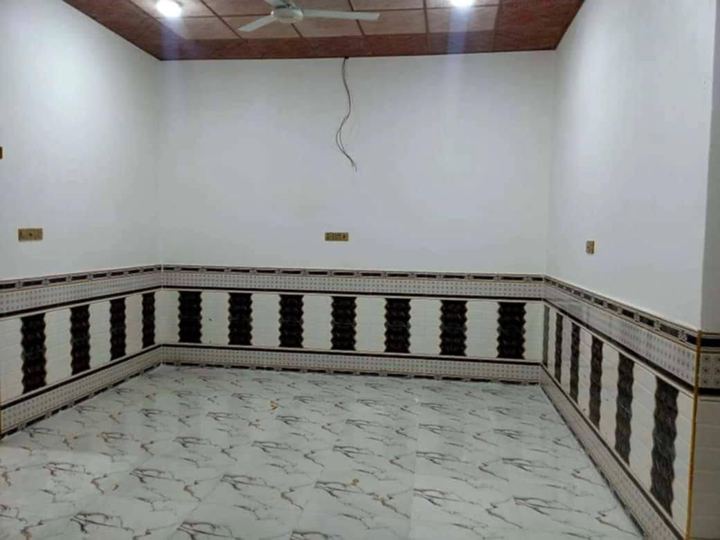 يتوفر بيت للبيع  🏡
#رقم بلديه بي معامله 
#مساحة 160 متر🅱️
يحتوي البيت على 🌟
غرف 2♦️
ديوان♦️
مطبخ♦️
هول♦️
صاله♦️
كراج
منطقه هادئه ومتوفر بيها جميع الخدمات
#بناء حديث 2023
#العنوان : بصره حي بغداد يبعد عن 
شارع المكاتب 100 متر💢
السعر 88 وبي مجال قابل للتفاوض 
رقم صاحب الدار واتساب: ***********
