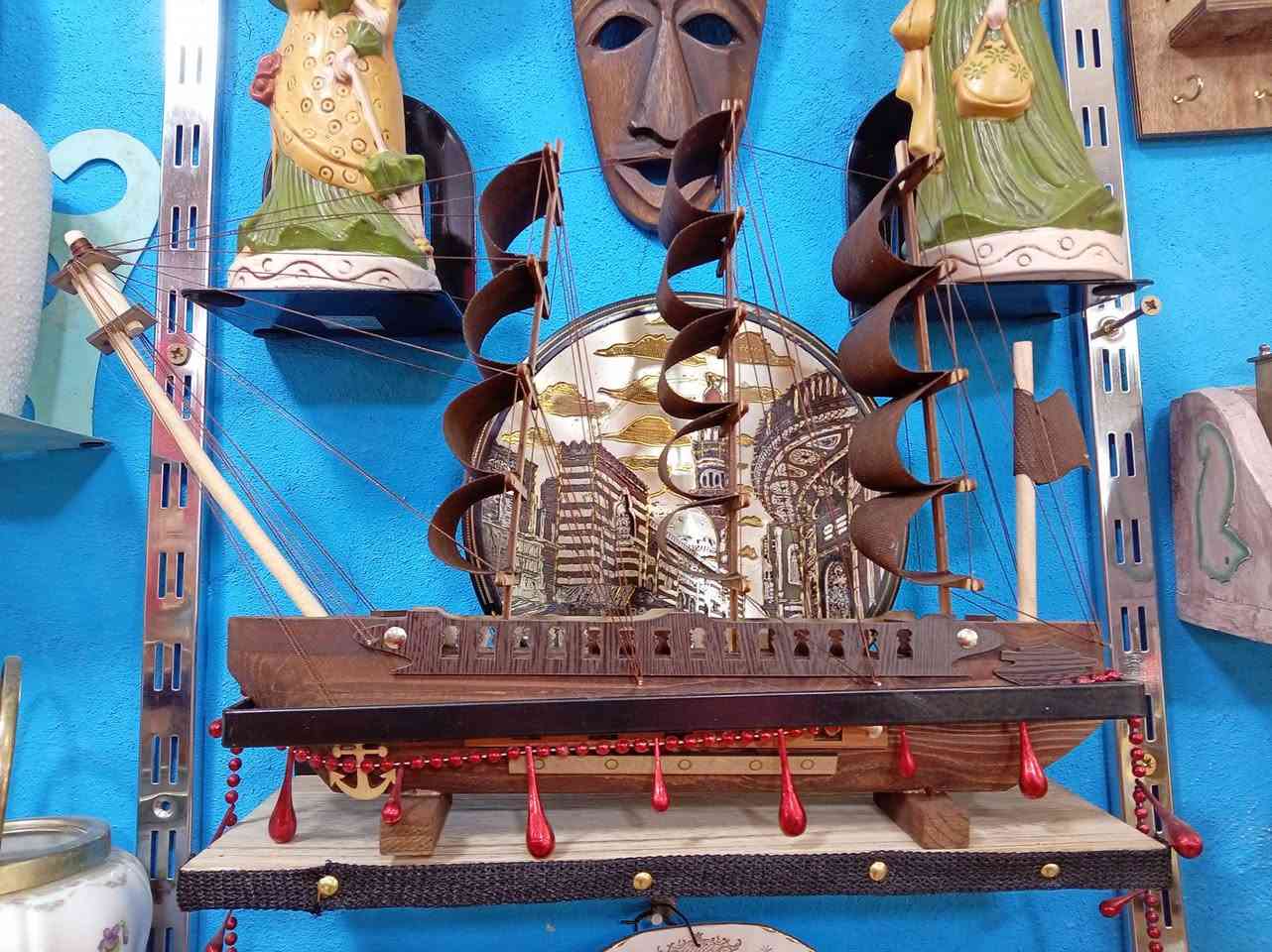 انتيكات رائعة ومييزه الساعه عجينه وزن ثقيل شغاله سعرها 100 التيبلامات نحاس ثقيل سعرهن 75 ولدلات سعرهن علا 40 القطعه الوحده السفينة سعرهة 20 أكو توصيل ولسعار بيهن مجال


**إذا كنت صاحب هذا الإعلان وتريد حذفه لأي سبب، رجاءا أرسل رسالة إلى الدعم الفني**