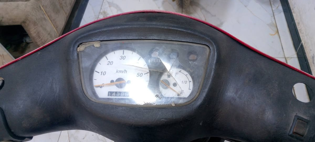 ياماها تسعه ناعم كهربائية شغال سعره300وبيها مجال قليل لشراي كيج بانزين كله شغاله ماعد باتري تعبانه تايرات جدد بريكات كله عل لبلاد محرك مكفول مامفتوح ***********
