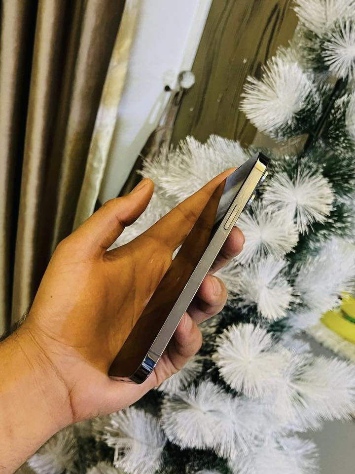 iPhone 13 Pro Max 
ذاكره 256 
بطاريه 86 
دبل سيمكرت 
نموذج m
جهاز كله نورمال شرط حاسبه 
بدون اي خلل كله شرط 
سعره 635 الف 
***********
