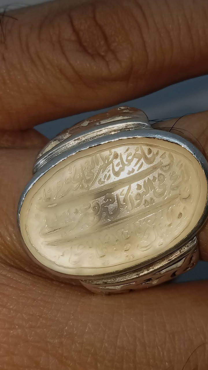 عقيق يماني ابيض للبيع السعر خاص 125 ألف مخطوط

 (ناد عليا مظهر العجائب ، تجده عونا لك في النوائب ، كل هم و غم سينجلي بولايتك يا علي يا علي يا علي)


**إذا كنت صاحب هذا الإعلان وتريد حذفه لأي سبب، رجاءا أرسل رسالة إلى الدعم الفني**