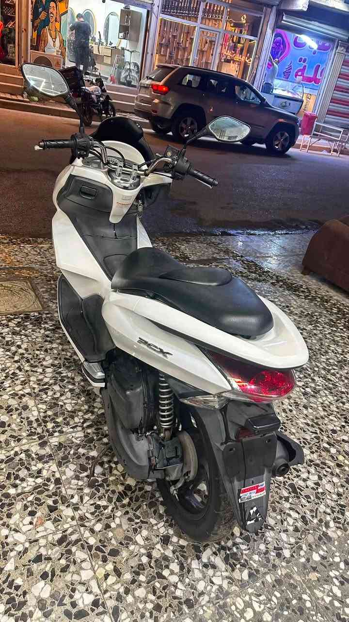 للبيع فقط PCX 🔥
الدراجة رمبة، صارلها شهر فقط من نزلت، وأوراقها كاملة.

✅ الجيل الأول (ياباني)

✅ مكفولة كفالة عامة

✅ المكينة تخبل وناعمة جدًا

✅ حساس الستاند شغال

✅ مانع الانزلاق (ABS/TCS) شغال

✅ حساس الازدحام (Idling Stop) شغال

✅ الدراجة بلادية

💰 السعر: 13ونص 

📍 العنوان: بغداد 

📲 التواصل حصريًا عبر واتساب
***********

الرجاء التواصل من الشراي الجاد فقط.
