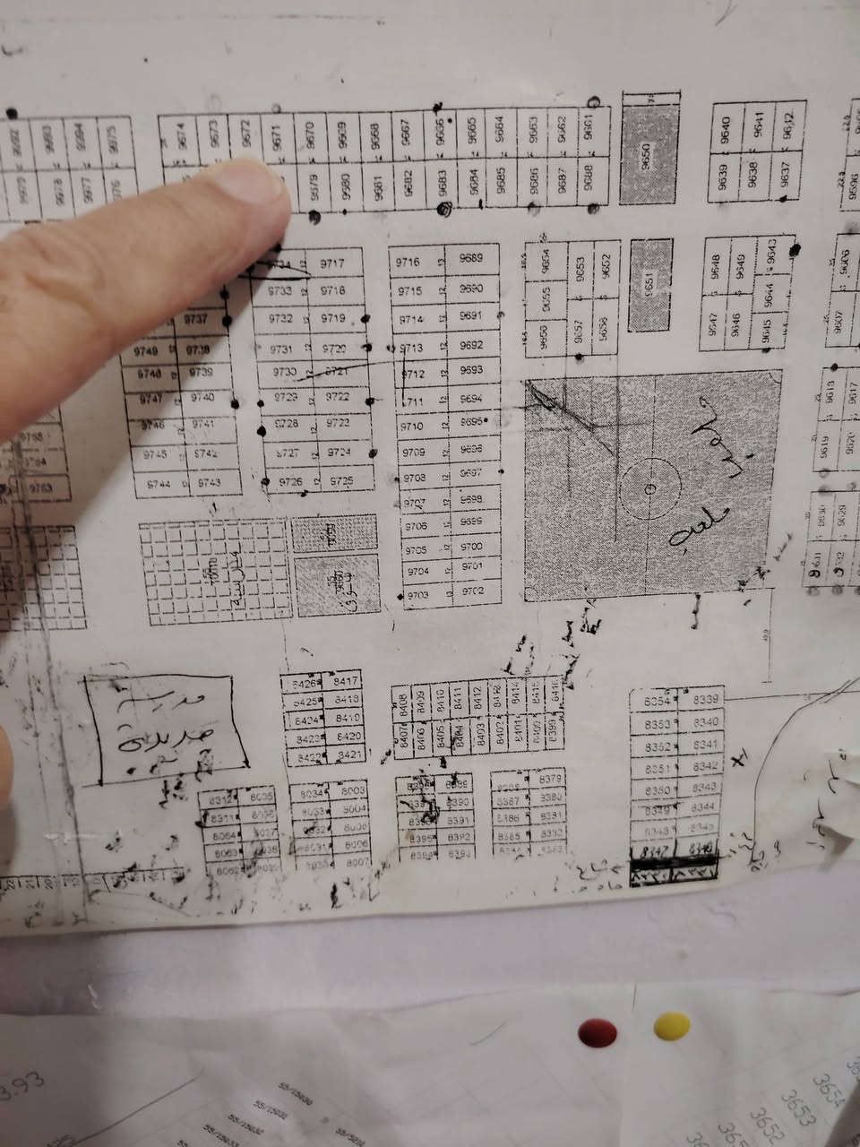 للبيع قطعة ارض بعانه حي الشرطه مساحتها 280 متر واجهه 14 ونزال 20 متر عرض الشارع 20 متر تبليط كهرباء ماء مسكونه المنطقه  التوزيع القديم ومفروزه والكاع تصلح مشتملات اثنين الرقم 9671 السعر22 مليون وبيها مجال قرب مدرسة التحرير وغرب كلية الامام الاعظم علما الكاع بيها سبيس ومحدوله و اي سؤال عالخاص او الرقم
***********
