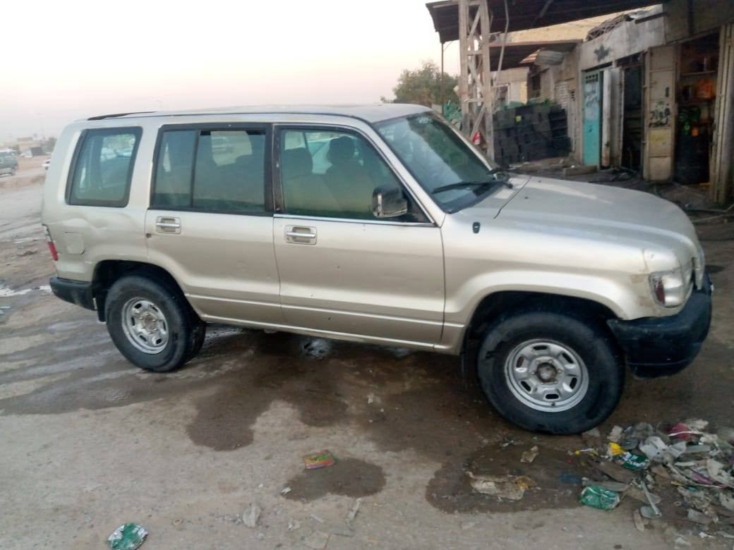 السلام عليكم عزوزه للبيع 
موديل 92 
سياره حلوه ونظيفه 
حداديه جديده ماكينه جديده تبريد عايز لبس غاز
سياره كيره شويه تعبان 
عندي وكاله بها 
سياره سليمانيه 
***********
40 وبيا مجال
ايش عندك سياره اراوس
