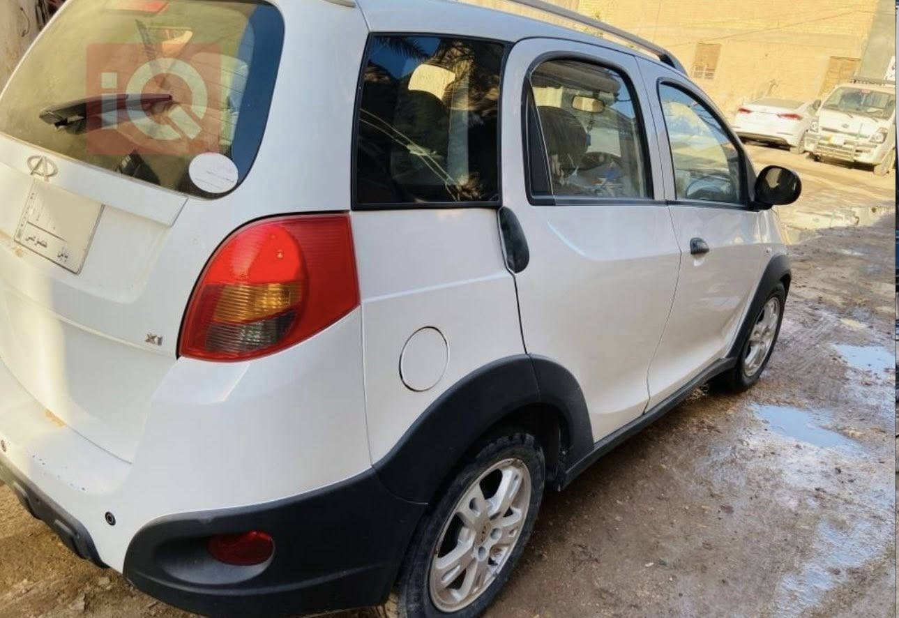 شيري x1 2014
🔹 نوع الكير: أوتوماتيك / كهربائي (عادي)  
🔹 الحالة العامة: جيدة جداً  
🔹 صبغ: السيارة مامصبوغة (عدا باب السائق كان بيه حادث بسيط وعليه لاصق فقط)  
🔹 الملكية: السيارة باسمي  
🔹 الرقم: أمريكي جديد  
🔹 السنوية: مجددة (جديدة)  
🔹 التحويل: فوري خلال يوم واحد  
🔹 المحرك: حدادي (مكفول)

💰 السعر: مفتوح – المشتري يقيّم


**إذا كنت صاحب هذا الإعلان وتريد حذفه لأي سبب، رجاءا أرسل رسالة إلى الدعم الفني**