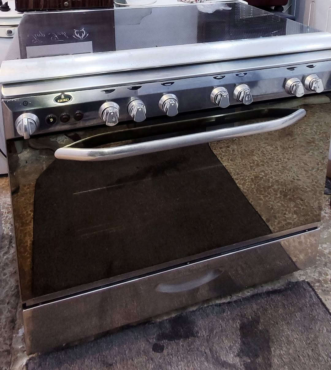 طباخ كريازي مصري شغال كامل مع الكهربا سعر ٢٢٠ الف ***********
