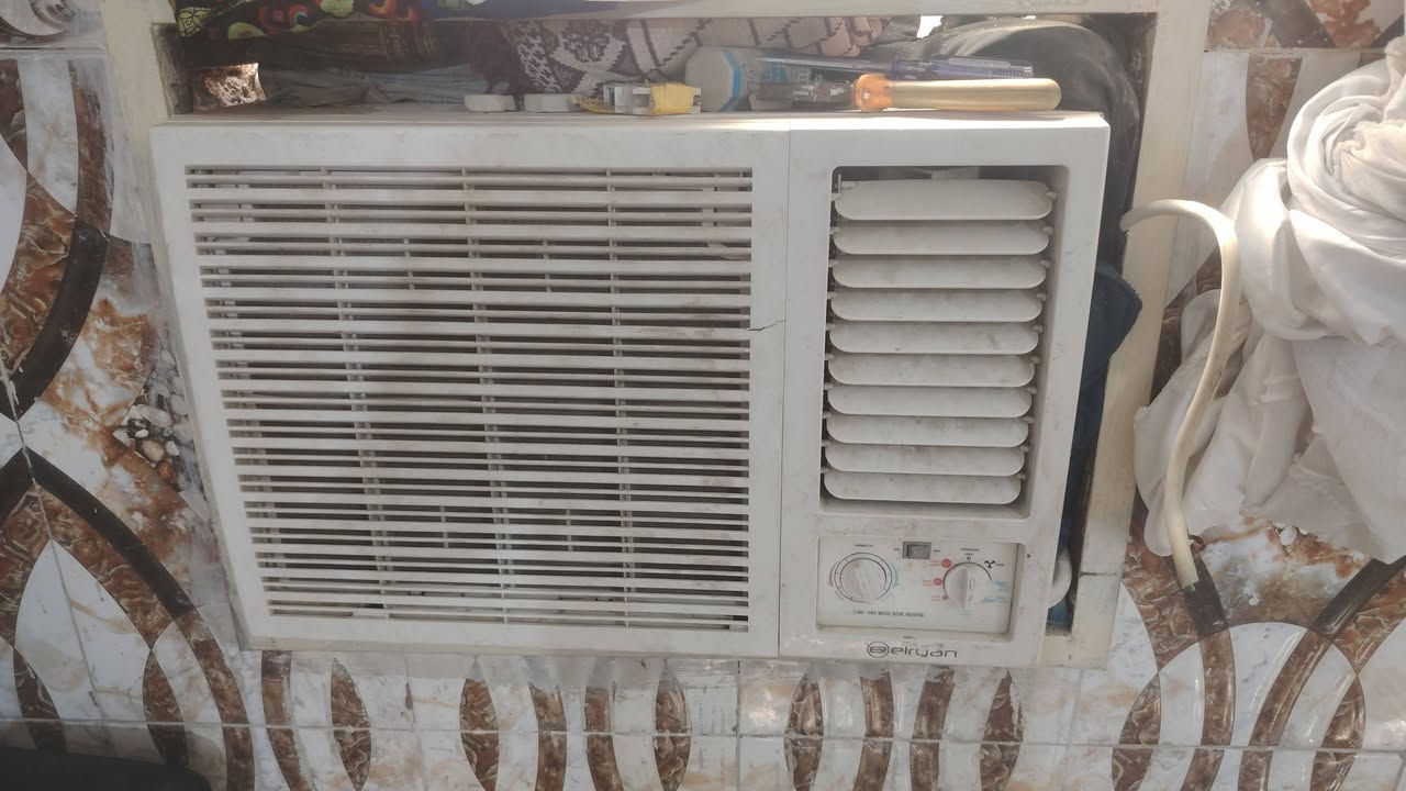 مكيف الريان للبيع طنين تبريد وتدفئه شغال مامستعمل اهواي السعر ب400وبي مجال الاتصال عله الرقم ***********
