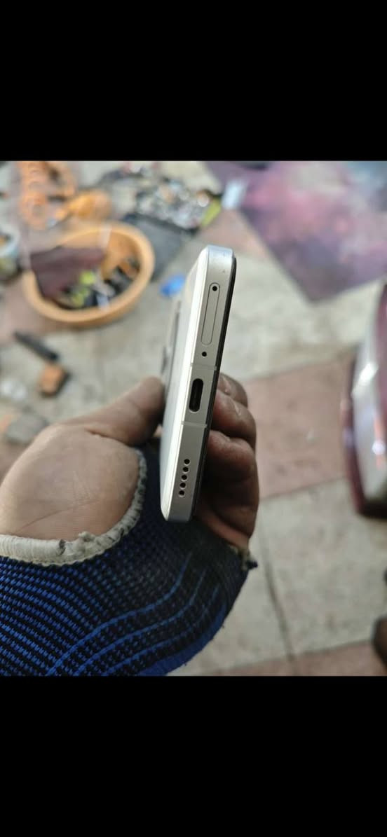 جهاز نضيف بي بس خط بل شاشه مو فطر لا بس خط وموضح بل صوره وضهره مفطور وذاكره الجهاز 512كيكه ولرام 12+12 يعني 24 ويدعم 120 فريم بل ببجي ومعالجه قوي ومواصفاته حلوا الجهاز بدون ملحقات السعر 275 وبي مجال حك جيتك مكاني البصره الزبير المربد الجديد رقمي ***********
