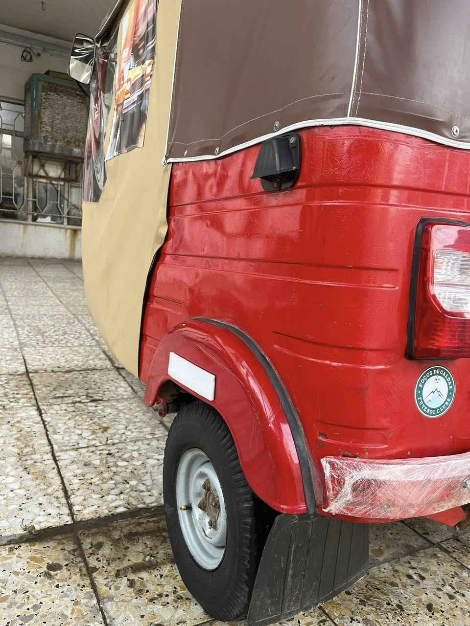 السلام عليكم تكتك 2019رقم و سنويه تحويل ثاني يوم التكتك بيه مكينه 20بلاديه ما مفتوحه مكفوله  التكتك كامله كلشي ما ناقصه تشغل و تطلع كبل كير مكينه اكسل جديدات تخم تاير جديد ربع ما تذب عليه السعر 5و500وبيه مجال مكاني زعفرانيه رقمي ***********
