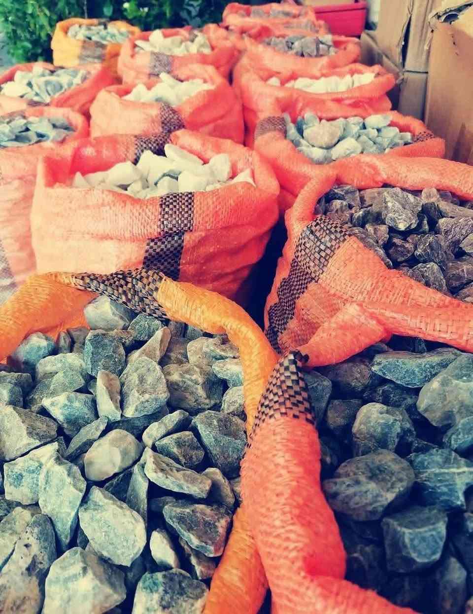 يعلن مشتل تل الورد 🌹🌹💐💐

عن وصول وجبة جديدة و متنوعه من اطارات الحدائق
والحجر الناعم  بانواعه  حجر اربيل وحجر خشن وطابوق احمر
كما موضح بالصور ادناه وبكميات كبيرة وباسعار مناسبه
كما تحتوي اطارات الحدائق علئ القوة والصلابة 
وايضاَ متواجد لدينا كادر عمل متخصص بترتيب وتصميم وزراعة الحدائق  (شنو تحتاج الحديقه متوفره لدينا) 
العنوان بابل المدحتيه شارع ربيانه قرب المستوصف مجاور مدرسة المجتبئ الابتدائيه للاستفسار
فقط واتساب علئ الرقم ***********
توجد خدمة توصيل 🛻🛻🛻
