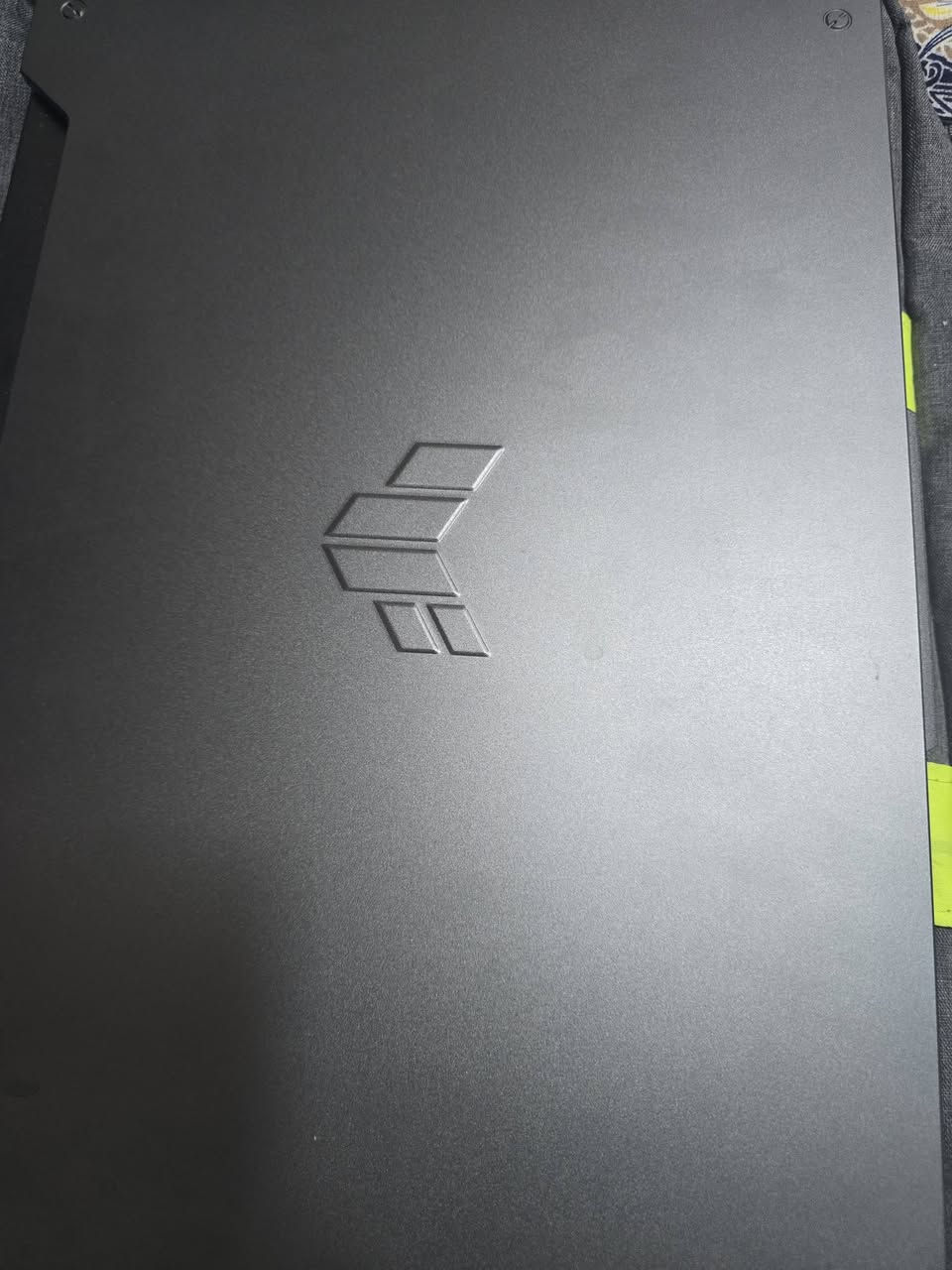 "للبيع لابتوب ASUS TUF Gaming A15 نظيفة جداً (مثل الجديدة).
المواصفات:
المعالج: AMD Ryzen 7 6800H 
كرت الشاشة: NVIDIA RTX 3050 4GB.
الرام: 16GB DDR5 (الجيل الأحدث).
الهارد: 512GB SSD NVMe سريع جداً.
الشاشة: 144Hz FHD مثالية للألعاب.
ملاحظات:
الجهاز كامل مع الشاحنة الأصلية 
نظافة الجهاز 100% وبدون أي شخط أو تصليح.
السعر: 800$ (  وبي مجال للشراي )


**إذا كنت صاحب هذا الإعلان وتريد حذفه لأي سبب، رجاءا أرسل رسالة إلى الدعم الفني**