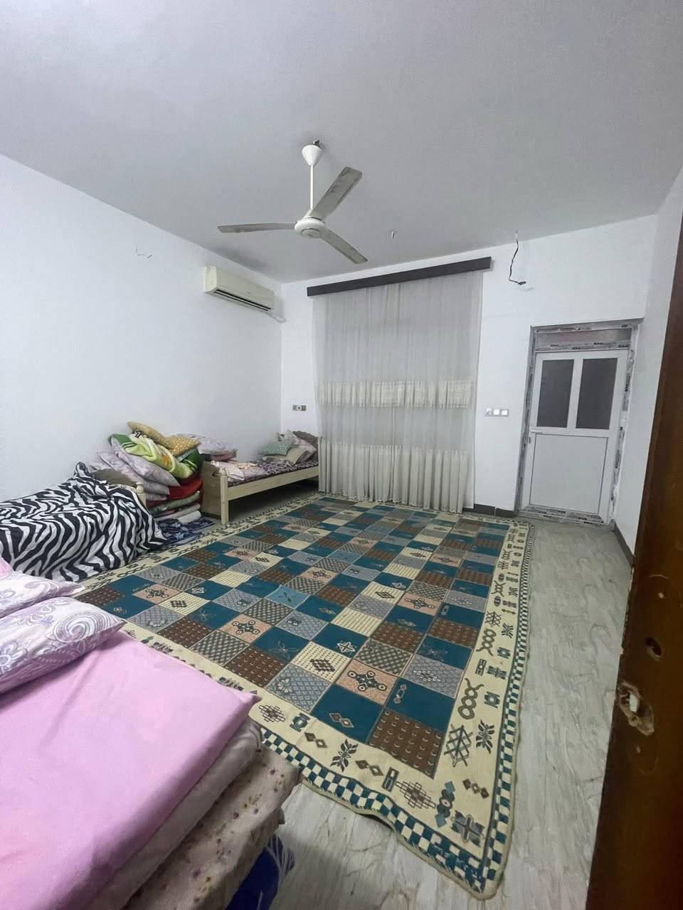 دار زراعي 3 طوابق للبيع موقع جداً مميز وراقي 

موقع الدار كركوك تسعين خلف استنساخ شيرين منطقة راقية جداً وهدوء 

♦️مساحة الدار 150 متر واجه 5 متر عمق 30 م

يحتوي الطابق الأول ع كراج سيارة ودرج داخلي وخارجي  وصحيات خارجية ومطبخ وصاله كبيرة للخطار   وغرفة نوم  وحده وصحيات داخلية 

طابق 2 غرفتن نوم مع صحيات وبلكونة 

طابق ثالث بيتونة كبيرة مع سطحين 

الدار بناء حديث  يُباع مع الكاونتر والسبالت 

💵💵السعر ع الأتصال 💵💵

***********
