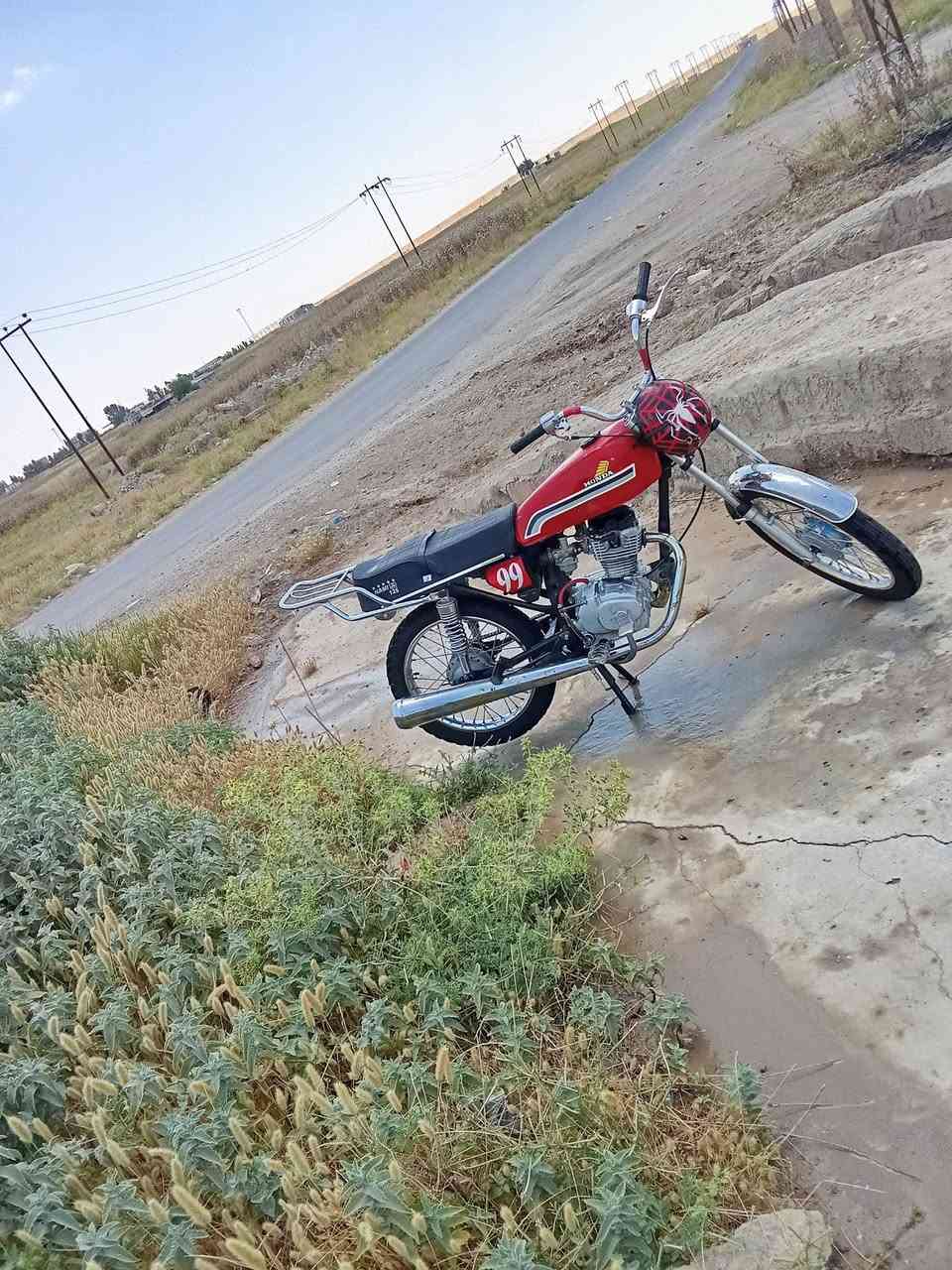 السلام عليكم موطور للبيع نامه محرك لا صرف ولا نفخ تواير جدد نضافه كدام العين السعر 275وبي مجال مراوس يرهم أي ستفسار ***********
