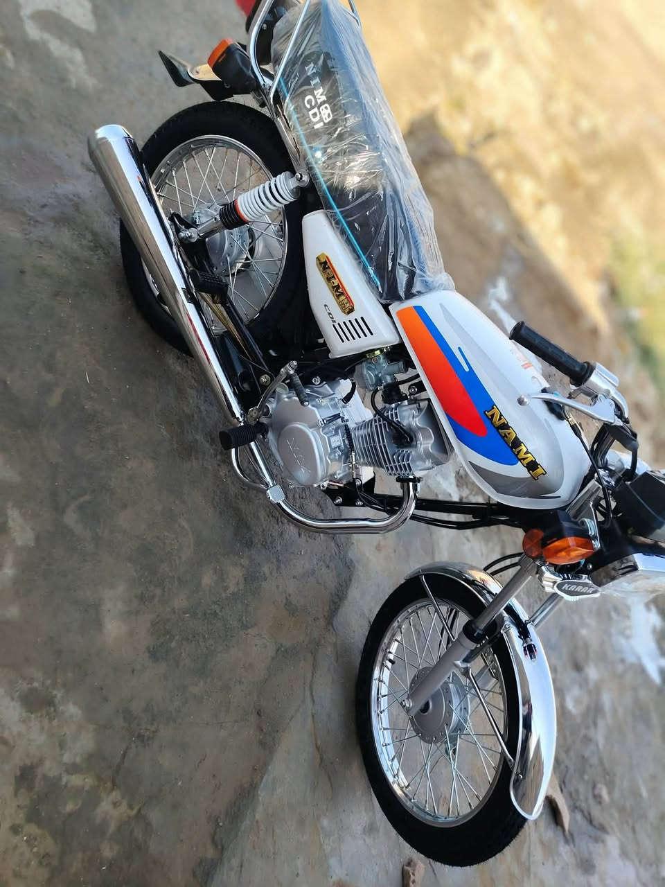 سلام عليكم دراجه 2025 الدراجه انضف من الصوره الدراجه اصل بيضه مسويه حربيه سوده وغراضه موجوده وياها الدراجه على وضع الشركه  مبداله دهن بس 3مرات الدراجه كلك مطلعه من المعرض الكرار بدون اوراق  اتكاتب وياك اتكفلك بل شعاير فقط رقمي *********** والشراي ب خدمته
