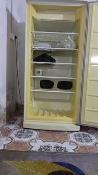 مجمدة عمودية • حجم كبير • قفل