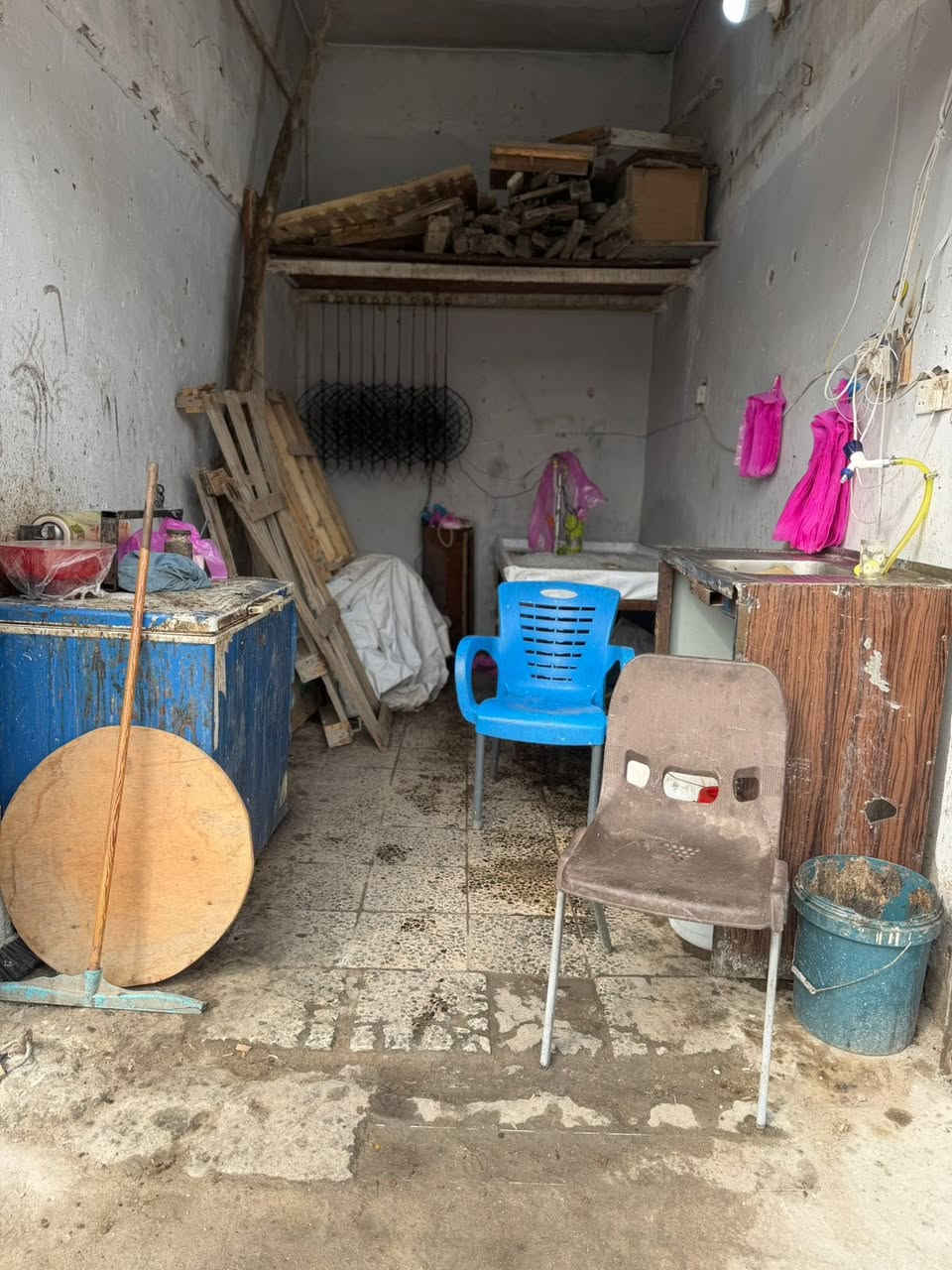 تجهيزات محل كامل مثل مواضح بلصوره غراض كلهن ممسخدمات هواي شهر واحد فقط للإستفسار
***********
