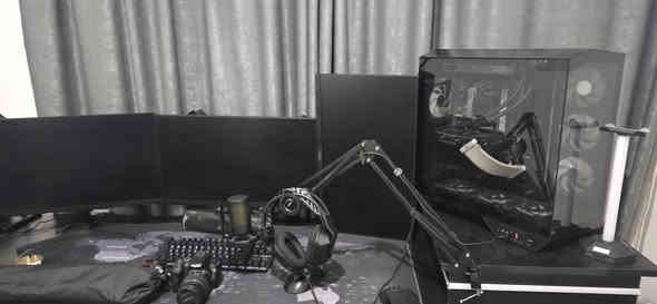 تجميعه كامله للبيع
M.b B650 asuss

Gpu i5 1400 F

Rtx 3060

Ram 16×2 3200
M.2 500G
Ssd 1 T

Colr deepcool 240 

P.s 750 w

Ubs 1500 

3شاشات msi  60Hz

Cas darck flash

*********** للستفسار واتساب حصرا
