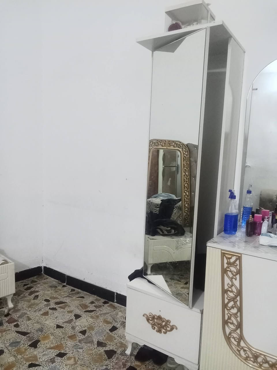 غرفت نوم للبيع تركيه مستعمله سعر 500وبيه مجال ليريد يتواصل ***********

