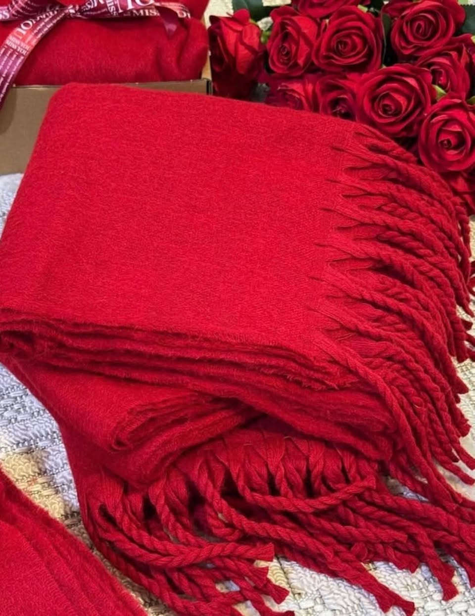 سكارف آحمر بخامة مميزة وقماشة الصح ❤️❤️❤️❤️
سعر مميز جدأ👌
يوجد خدمة توصيل لكافة المحافظات إضافة لطلبيات مدينة هيت


**إذا كنت صاحب هذا الإعلان وتريد حذفه لأي سبب، رجاءا أرسل رسالة إلى الدعم الفني**