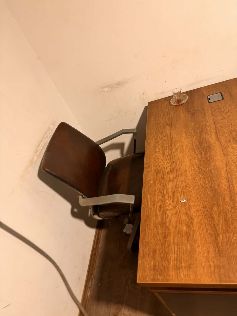 ميز مكتبي + كرسي جلد دوار

السعر 175 الف

بغداد المنصور

***********
