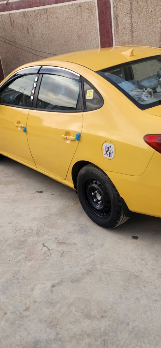 سلام عليكم
انتره موديل 2009
السياره حادثه جاملغ امامي من امريكه
السياره خير من الله كير قبل شهر من شديته 
محرك بي تنقيص قليل باقي السياره خير من الله مال جناي 
السياره بلبيت ماطلع بيه تكسي عندي دوام اروح بيه واجي 
سعر السياره 103وبيه مجال للشراء 
رقم الهاتف ***********
