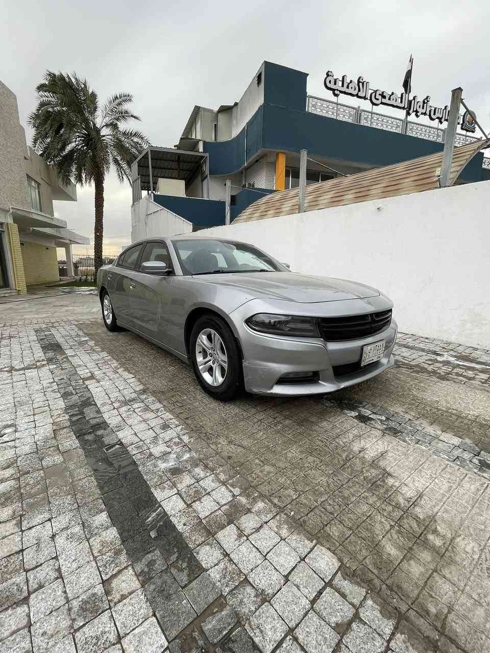 يالله السلام عليكم
دوج تشالجر موديل— 2016 اصل 

ستخدام شخصي 

ألون سلفر 

الفئه SXT

السياره ٦ سلندر

موصفات 

شاشه كبيره

كشنات حضن

كشن السايق كهرباء ⚡️ 

تحكم استيرن جهتين 

السياره تو ويل 

هيتر مري جانبي

الجام الجانبي عازل حراري  بنسبه ٩٥٪؜١٠٠

لايت عدسه زينون LED

ويل حجم ١٧ بعده بجيس تخم تاير توني شاده 

كير + مكينه بالكرتون 

تبريد ثلج ❄️ 

السياره جاهزه وخير من الله 

السياره بيهه منضومه غاز 

باب خلفي صبغ اثر حادث دراجه

وصبغ شبرين بل تكمه الصدر اثر طخه قفص مكيف 

السعر ١٧٠$ او ترهم مراوس اوباما فقط 

الي تعجبه السياره يجي يشوفها او يقتنع بيها وبي خير او يدلل عنوان السياره بغداد السيديه 
السياره رقم نكليزي بسمي جاهزه 

***********
