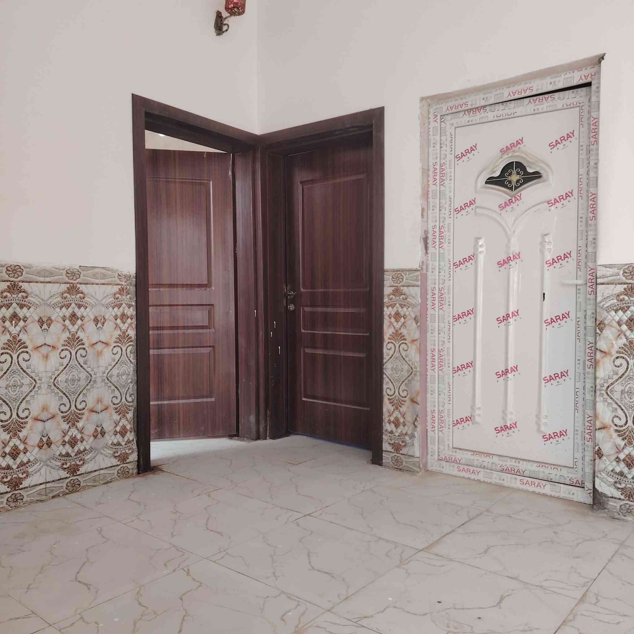 طابو زراعي المساحة125م طابق واحد عكاده بناء طابوق موقع وخدمات كافة الخدمات
غرفتين صالة استقبال مطبخ صحيات منور طارمة سطح الديوانية حي الامين السعر 45مع المجال الشراي مراسلة الصفحة او الاتصال لطفا ***********
