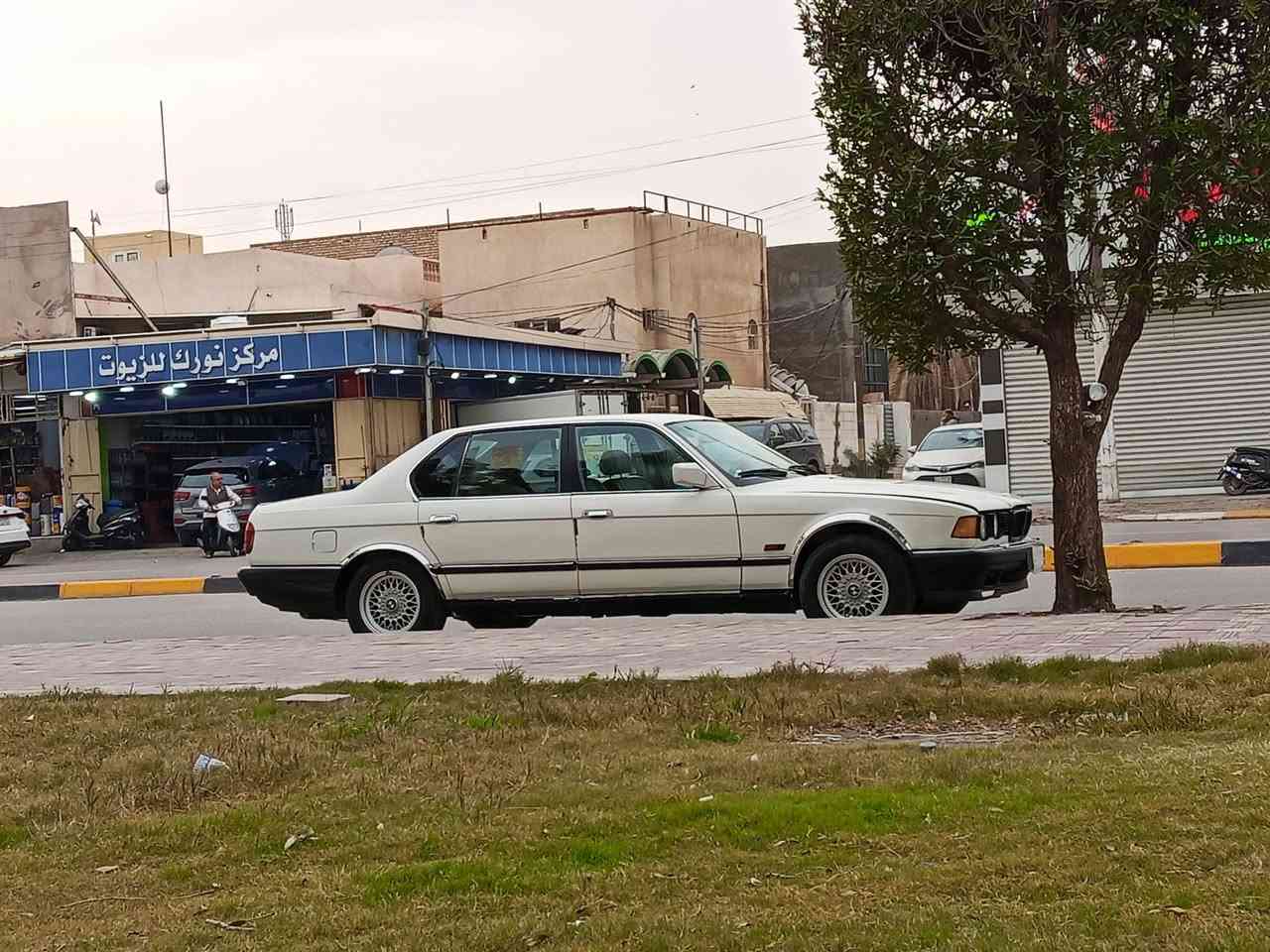 BMW750 وحش الماني 🇩🇪
بيع مستعجل ... 
بي ام 750 محرك 8 سلندر 44 
دبل كير اوتو سبورت كير 7 نمر طيارة 
بيه معدل وشلعة مخيفة ✈️
كير ومكينه جدد مال كصه كفاله 
اكسل خفيف بلادي جديد 
ترايك للسعودية شرط 240
حدادية نفظ من الطول للطول جديد 
تخم تأير ياباني جديد 
تخم ويل خليه جديد 
غرفة عسلي ملكي جديده 
كشنات كهرباء 
دبل كمبيوتر 
دبل جكمجه 
رقم قادسية هزه جديده 
سنويه إلى 27
 سيارة جديده ما ناقصه برغي  نعومه وعزل وسرعة بالعافيه ع الياخذه
مكان الحلة جسر الثورة 
***********
السعر 45 واني خادم للطيبين
