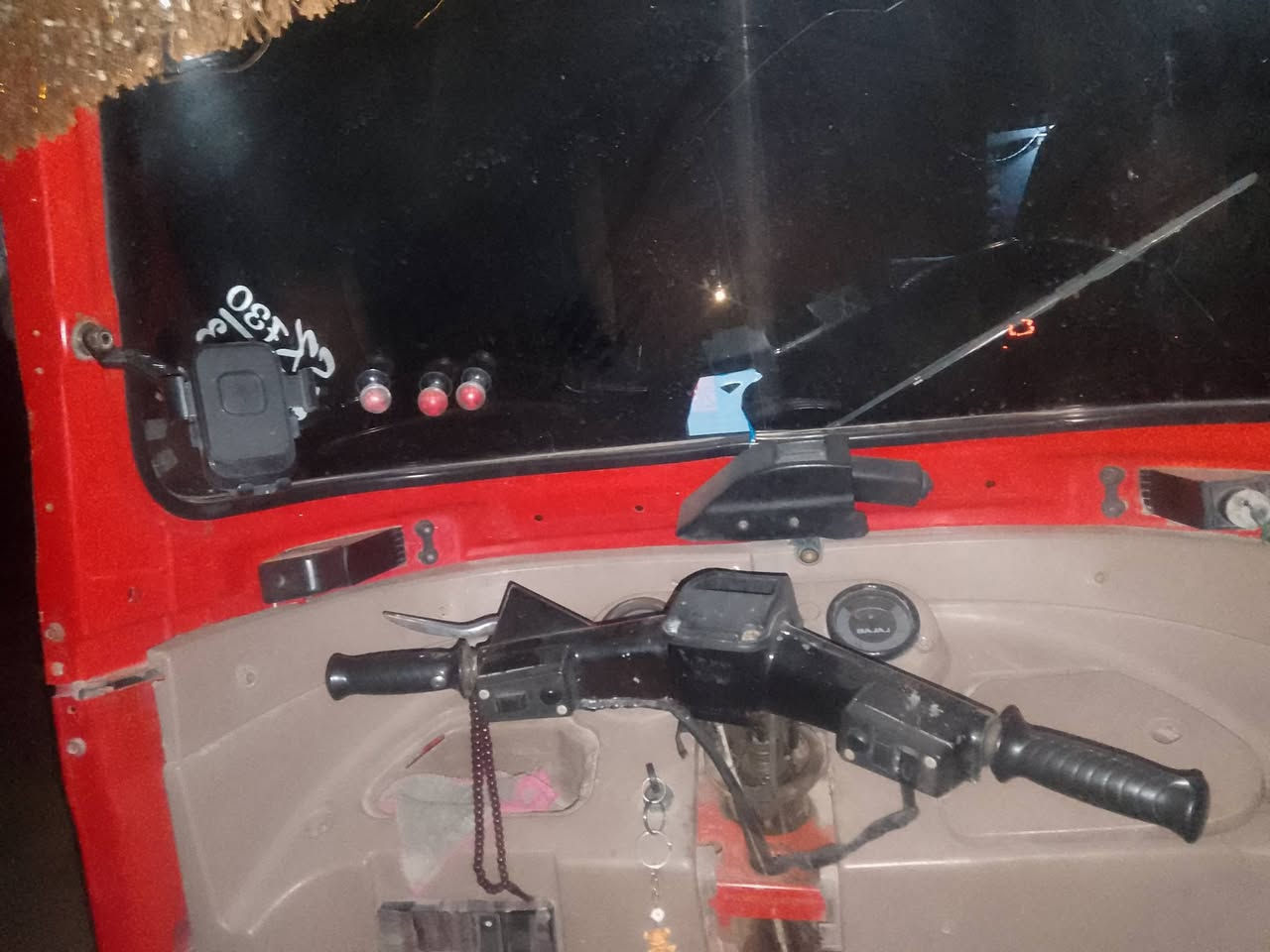 اسلام عليكم باجاج 18. اوراق مكفوله الترقيم.  سعره 3. ملايين أو بيه مجال قليل.  مابيه اي نقص تعمير جديد مكينه امجفته صارله شهرين. بوشه أو بستم أو لفات رنكات الغراف ***********. ملاحظه مكلف بلنشر. خابر صاحب التكتك
