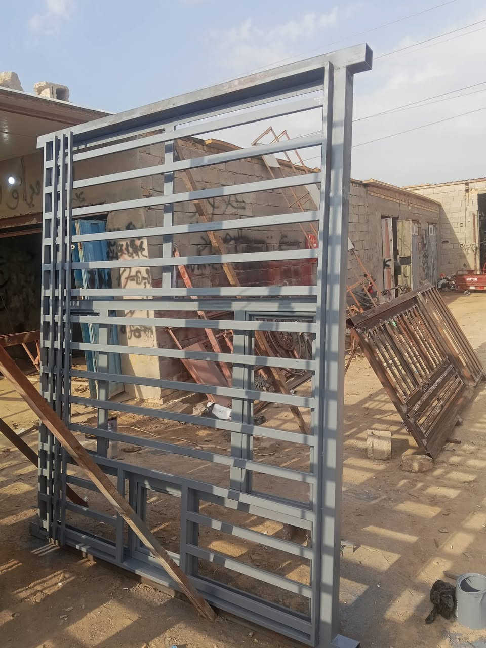 سلام عليكم معمل حداده تساهل شغل بواب وشبابيك وسقيف گيسبان وجينكو وبنسب أسعار شغل درجه وله شغل كله 2 ملم التواصل *********** بي واتساب
