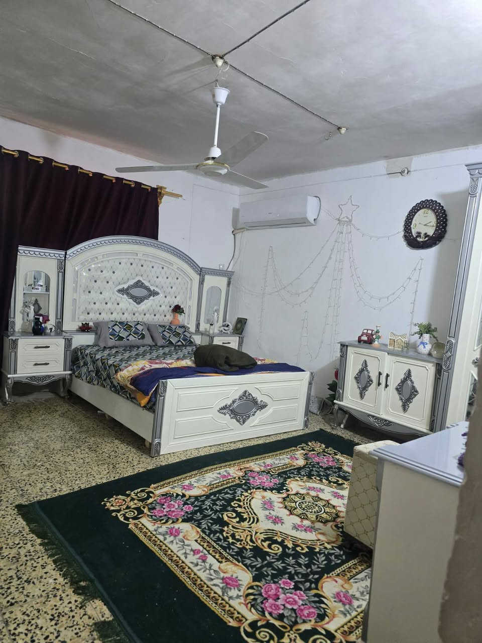 دار للايجار حي الأمير 300متر 3غرف نوم قريب من شارع الزهور للاستفسار خاص أو الاتصال على الرقم ***********
