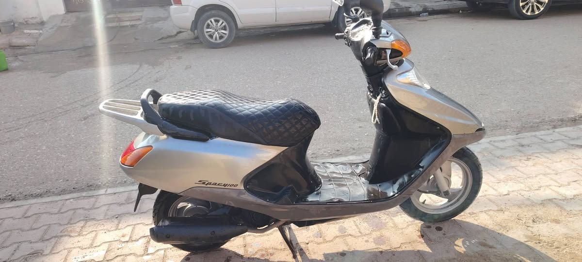 سلام عليكم دراجه سبيسي يباني مكينتهة ناعمى تخبل مفتوحه كفر ابو لختم اصلي تايوان سلف  شغالت كرهبايات شغاله كابريتر اصليه صانصه اصليه كشن اصلي تخم تاير جداد دبلات اصليه شغالت قفل ستيرن قفل جنطة شغالت  *********** مكان كوت شارع الطشاش.
