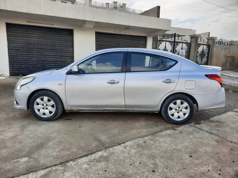 نیسان سنی مۆدیل 2017 یەدە نیکل دەبل گێچ گێرو مەکینەو توندوتۆڵی تەبرید ساردوگەرمی بەشەرت سەنەوی تازە بەسەر چووە فحسو هەزەی نوێیە. سیارەکە پێنج پارچەی بۆیاغە. براکێتی لای سکنی قنجێکی پێوەیە سیارەکە هیچ مەسرەفی تێدانیە نرخ 85$معامەلە شوێن شقلاوە بۆزانیاری زیاتر پەیوەندی بکە 
***********
*********** شقلاوة, أربيل
