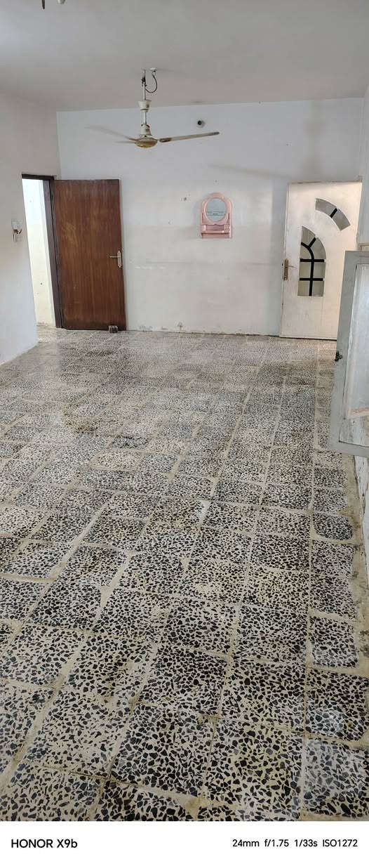 يوجد لدينا
مشتمل الإيجار طابق ثاني معزول

غرفة مطبخ مجمع صحيات

سعر الاجار 200 الف

حله حي الكفاءات خلف مركز تأهيل الجرحى

للاستفسار الاتصال على الرقم ***********
