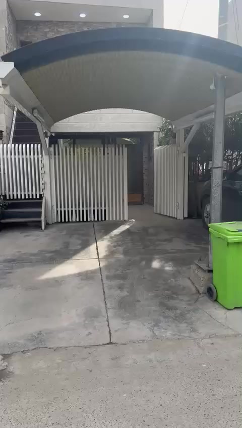 مشتملات ٢ للايجار في ٧١٤
الارضي 
مؤثث يحتوي على ٢ غرف نوم واحده منها سويت
الطابق الاول 
غرفتين نوم مع خدمات معزول عزل تام عن الارضي للاستفسار 
***********
