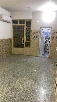 شقق الايجار في زيونه تحتوي ع غرفه وهناك غرفتين وصاله ومطبخ ومنور وخدما...